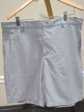 Izod Light Gray Flat-Front Performance Shorts Size 38 NWT